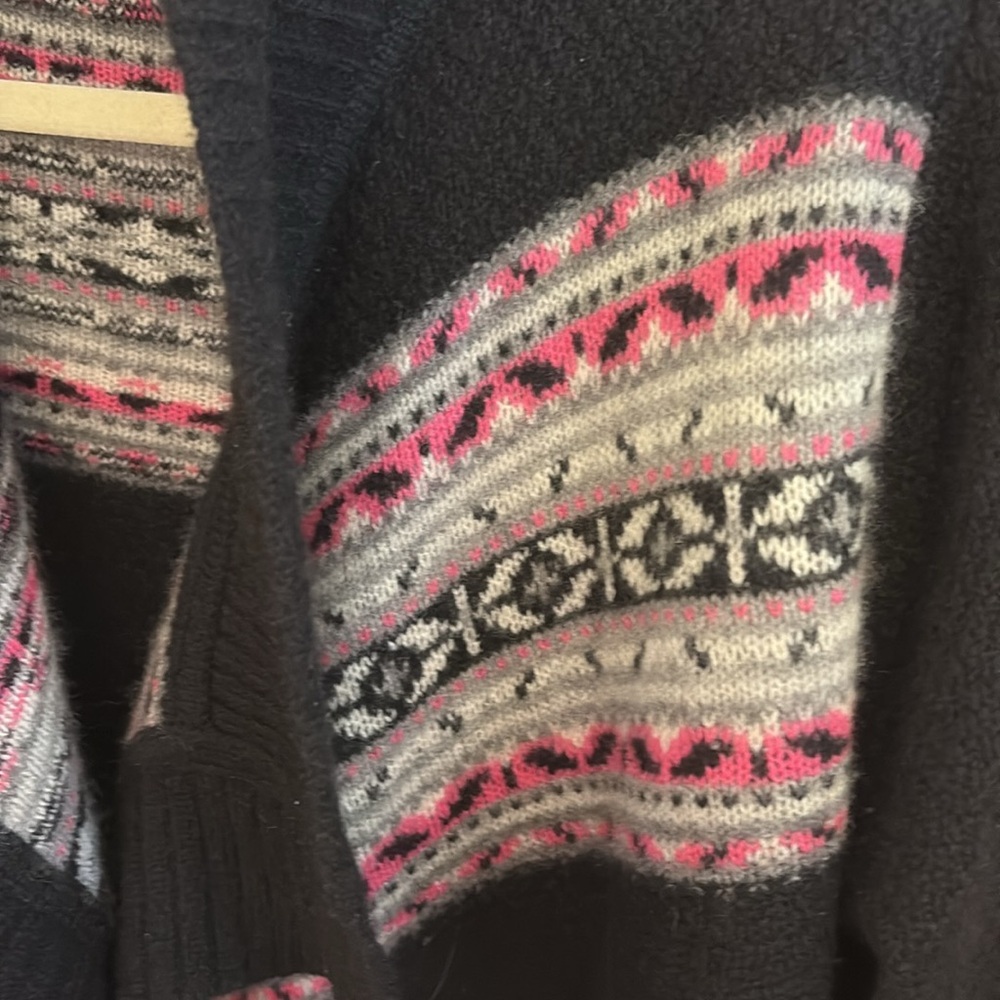 Cardigan. - Picture 3 of 9